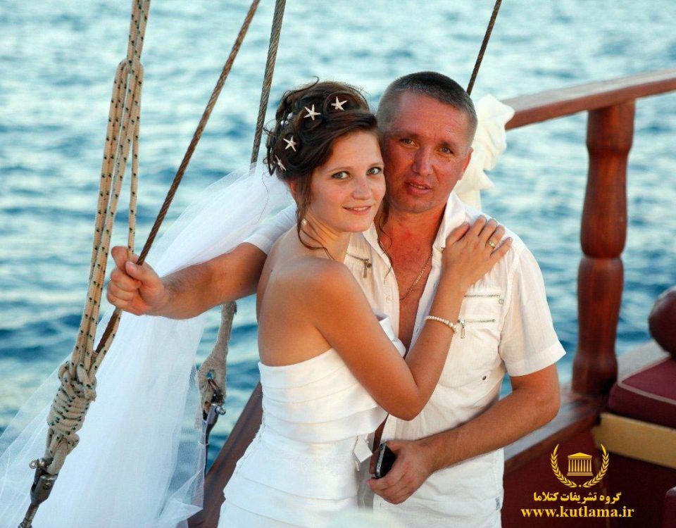 عروسی روی قایق بادبانی