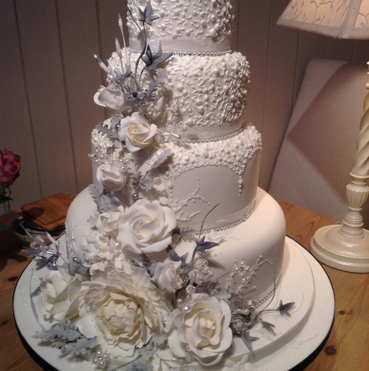 کیک عروسی چهارطبقه گل برجسته